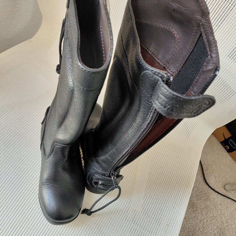Girls boots, 2 pairs one is size 27 one is size 29. Price is for both!